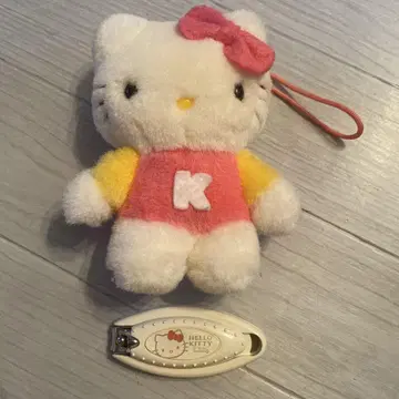 헬로키티 스트랩 포함 봉제 인형과 손톱깎이 2종 세트