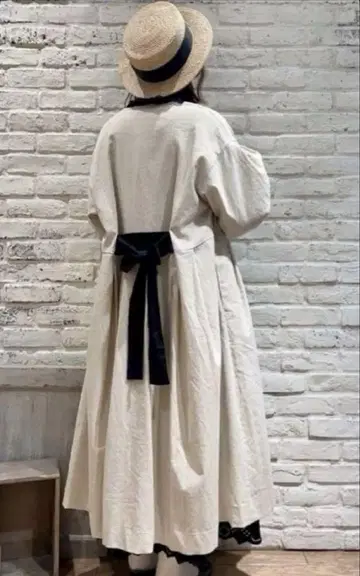 사만사 모스모스 크루넥 배색 뒤 리본 코트