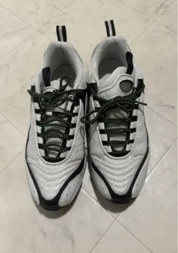 새상품급 Reebok 스니커즈 27.5cm