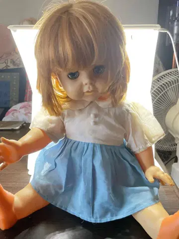 인형 아기 블론드 화이트 의류 파랑 스커트
