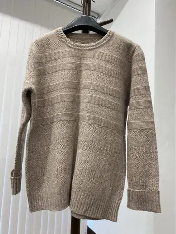 베이지 뜨개질 무늬 긴팔 니트 스웨터