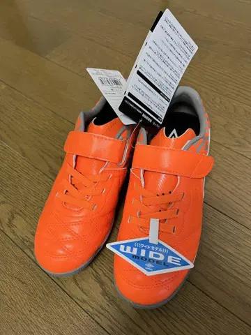 최종 가격! 택 포함 엄브로 축구화 20 cm