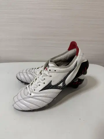 미즈노 모렐리아 NEO3 축구 스파이크