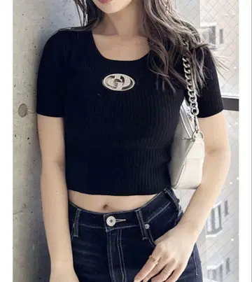 리브 블랙 반팔 크롭 티셔츠