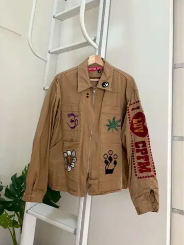베이지 자수 밀리터리 자켓