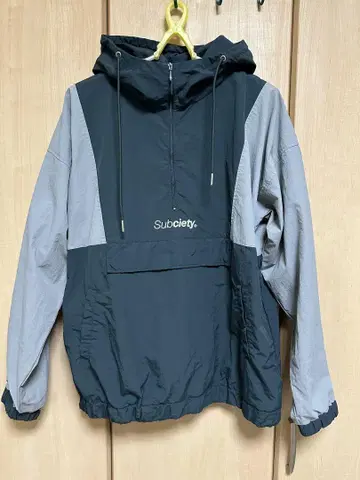 subciety 나일론 하프 지퍼 후드티