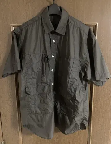 미인즈와일 마이크로립 S/S 셔츠 사이즈 1 차콜