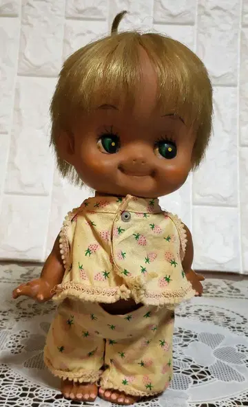 쇼와 레트로 인형 꽃무늬 인형 금발
