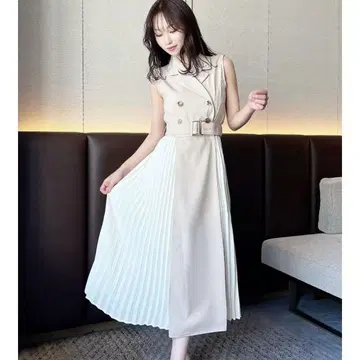 RESEXXY 리젝시 슬리브리스 사이드 플리츠 원피스 베이지