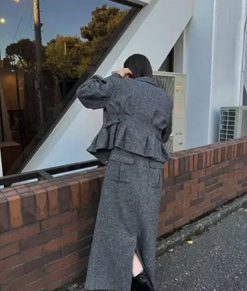 mix tweed no sleeve deep square neck OP