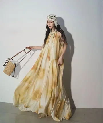 ANDREA & Co./AUBREY 뉴앙스 아트 홀더넥 드레스