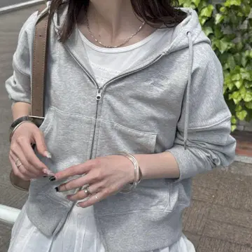 자수 로고 숏 기장 지퍼 후드티