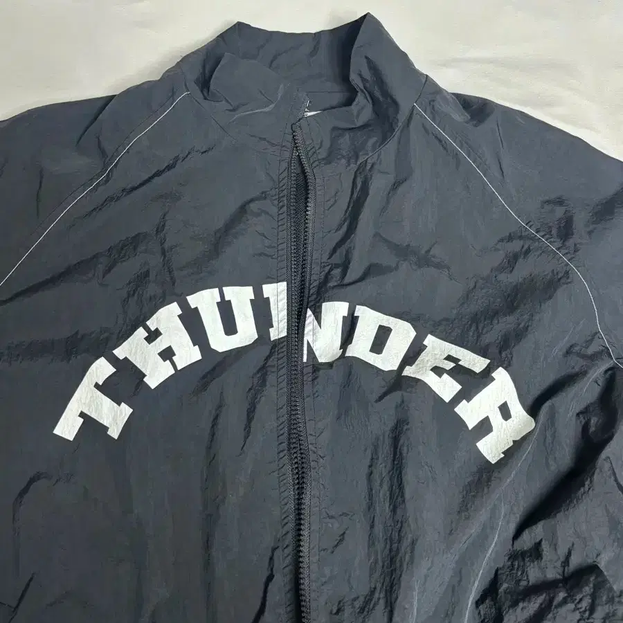 ateez thunder md ウィンドブレーカー 米・ビルボード200で1位を獲得