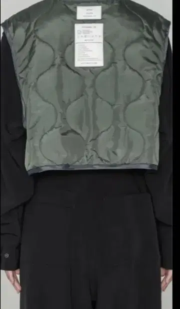 HYKE QUILTED CROPPED VEST 올리브