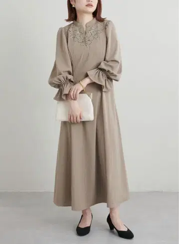 내추럴 꾸뛰르 포멀 빈티지 모티브 레이스 절개 원피스