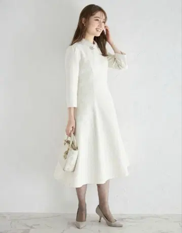 tocco closet 레이스 카라 부착 백 레이스업 트위드 원피스