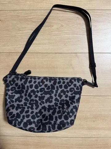 프릭스스토어 레오파드 무늬 숄더백