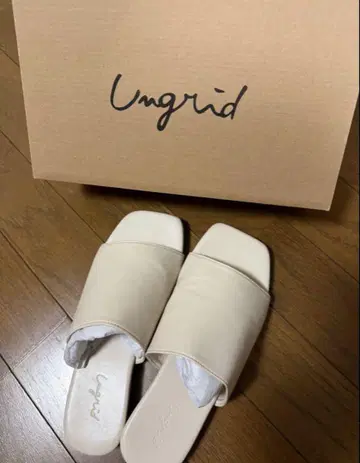 새상품급 ungrid 샌들