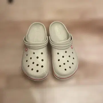 crocs 화이트 클로그 샌들