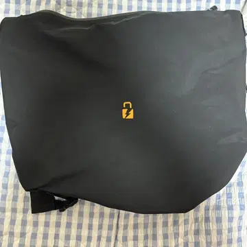 vaultroom device shoulderbag