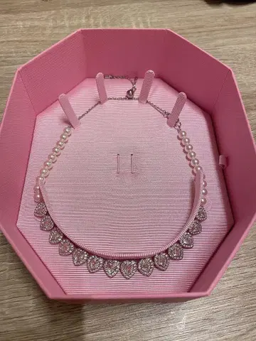 Ariana Grande 하트형 크리스탈 목걸이