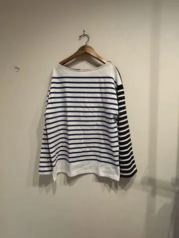 에비하라 유리 착용 INSCRIRE 클레이지 보더 티셔츠 아스크라이