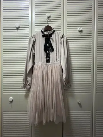 Swankiss 리본 포함 원피스 베이지