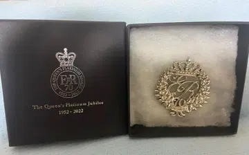 고 엘리자베스 여왕 Queen's Platinum Jubilee 브로치