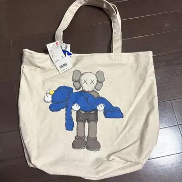 [ 초레어 ] kaws x 유니클로 토트백