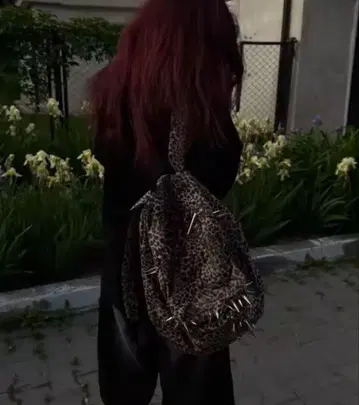 레오파드 레오파드 무늬 백팩 백팩 스터드 y2k opium