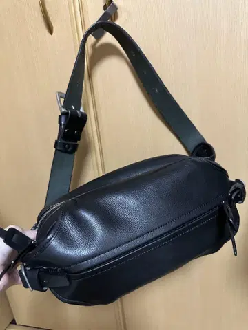 CORBO 코르보 가죽 숄더백