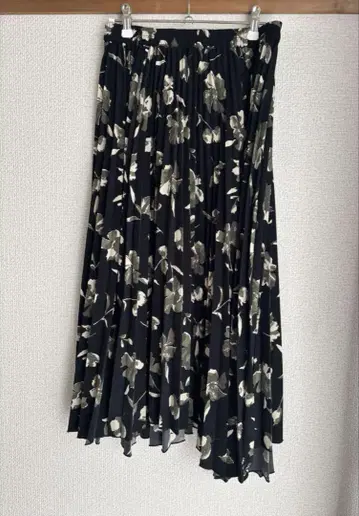 AZUL BY MOUSSY 꽃무늬 플리츠 롱 스커트 M 사이즈