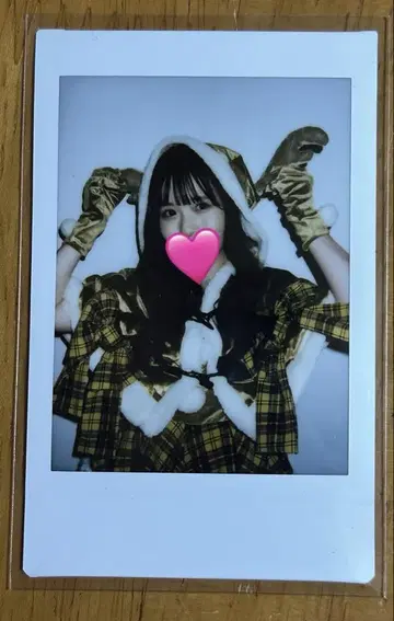 쿠리타 나츠카 폴라로이드 크리스마스 의상