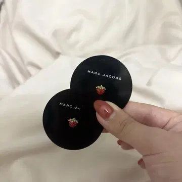 새상품급 MARC JACOBS 딸기 귀걸이