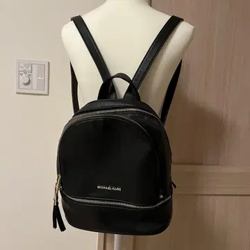 MICHAEL KORS 블랙 가죽 백팩