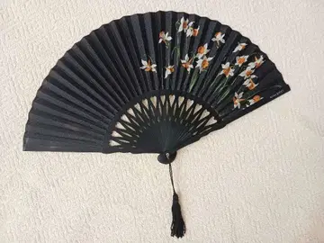 NINARICCI 수선화 꽃무늬 부채 블랙 니나리치