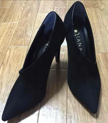 DAIANA 블랙 스웨이드 스틸레토 하이힐
