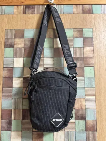 FCRB 25ss TOUR MINI SHOULDER BAG