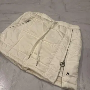 앤드 마리 화이트 퀼팅 타이트 스커트