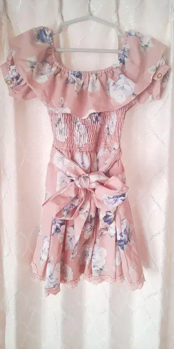 리즈리사 꽃무늬 오프숄더 미니 원피스