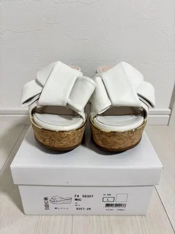 DIANA 샌들