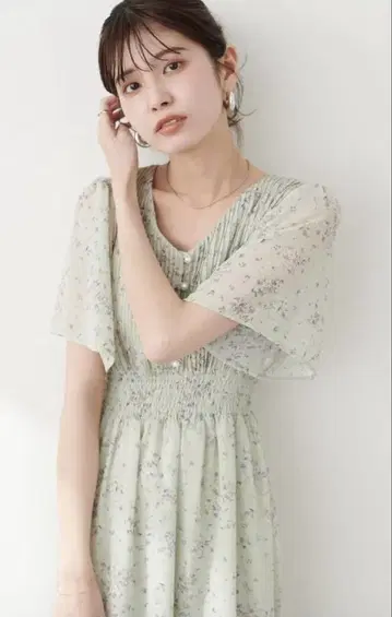 완판템 내추럴 꾸뛰르 플레어 슬리브 고급 원피스 M
