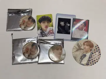 아이돌 캔뱃지와 엽서 세트