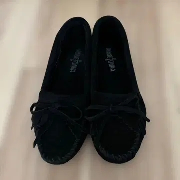 minnetonka 블랙 스웨이드 프린지 모카신