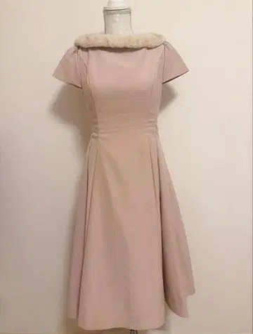 새상품 CELFORD 퍼 칼라 핏앤플레어 드레스 36