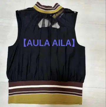 새상품급 AULA AILA 슬리브리스 상의
