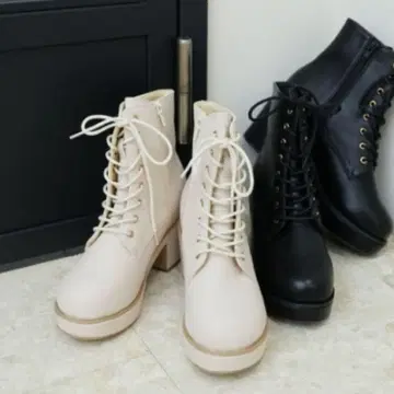 마제스틱 레곤 볼륨 레이스업 부츠 아이보리 화이트