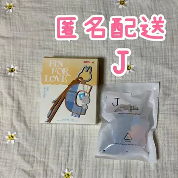 POPMART pin for love 러브브 알파벳 J