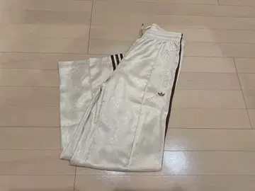 adidas 스트라이프 디자인 팬츠