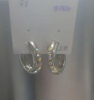 실버 후프 귀걸이 크리스탈 포함